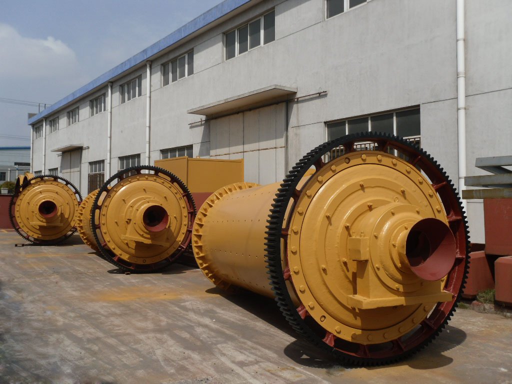 Overview of Raymond mill for fluorite ore grinding