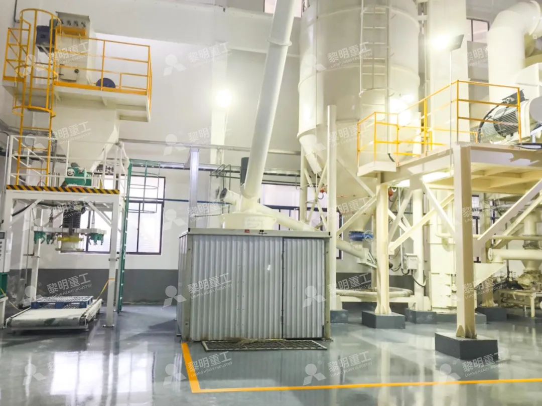 Cell type classifier rotor for ultrafine powder separation