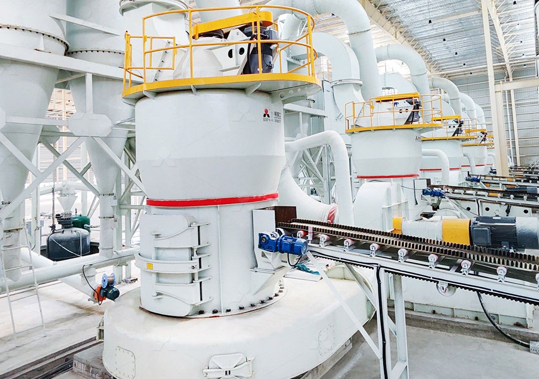 Crushing chamber of hammer mill for coal rock