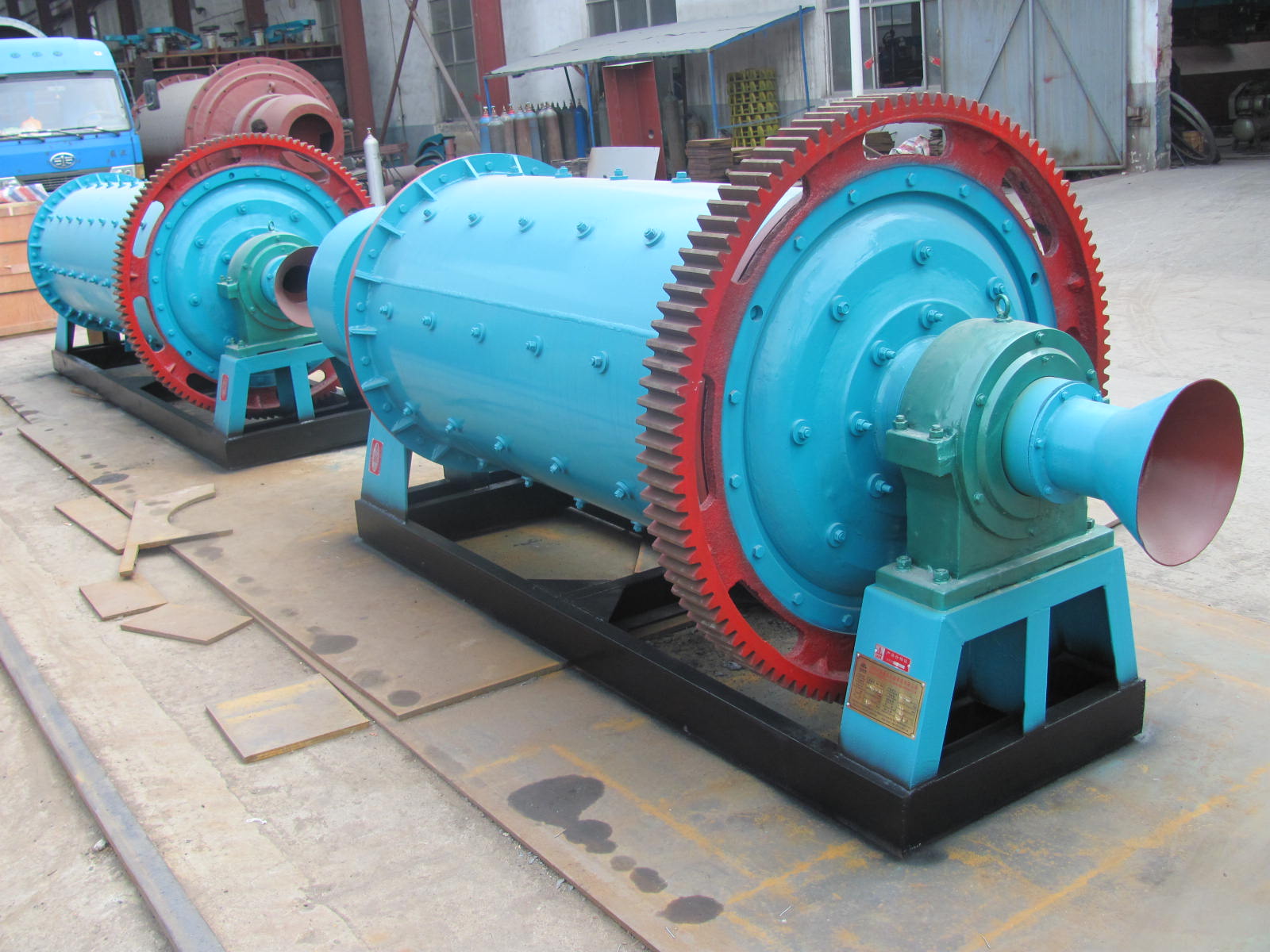 Overview of ore grinding mill equipment in operation