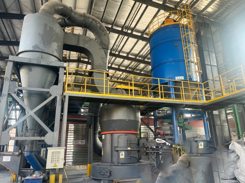 Wear resistant liners for ballast mill